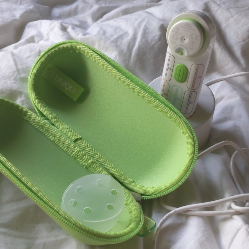 Clinique facial brush